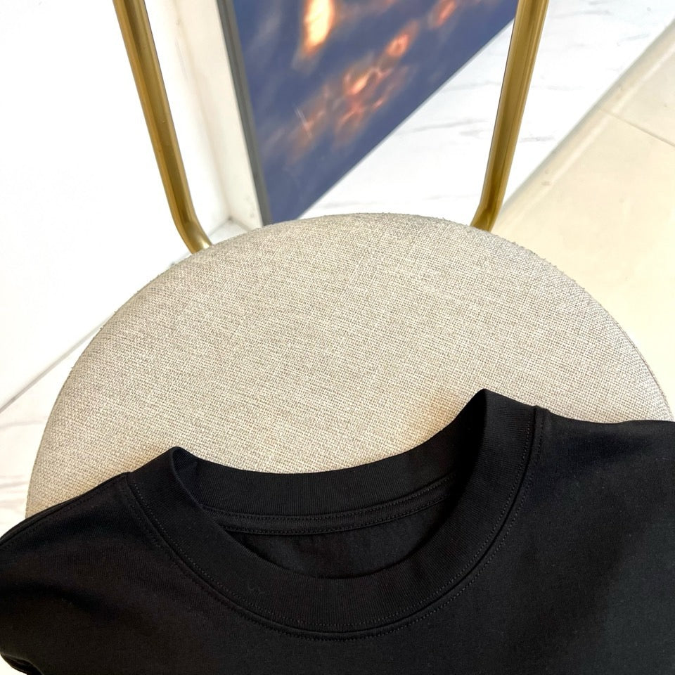 Versace T-shirt neckline, black crew neck collar detail