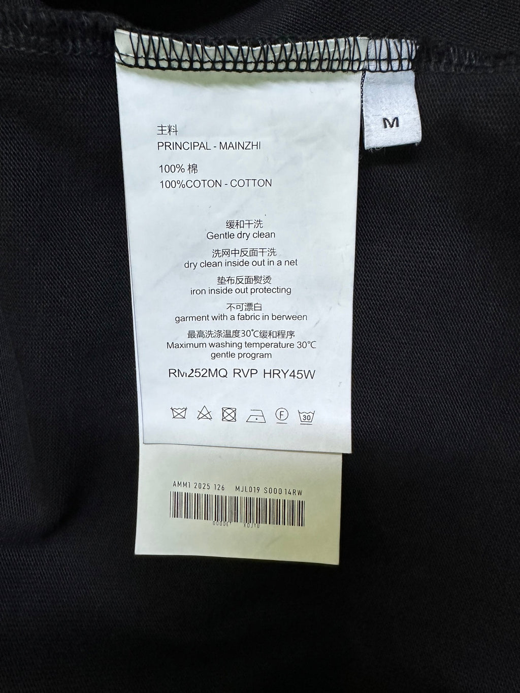 Black T-shirt size M care label, 100% cotton