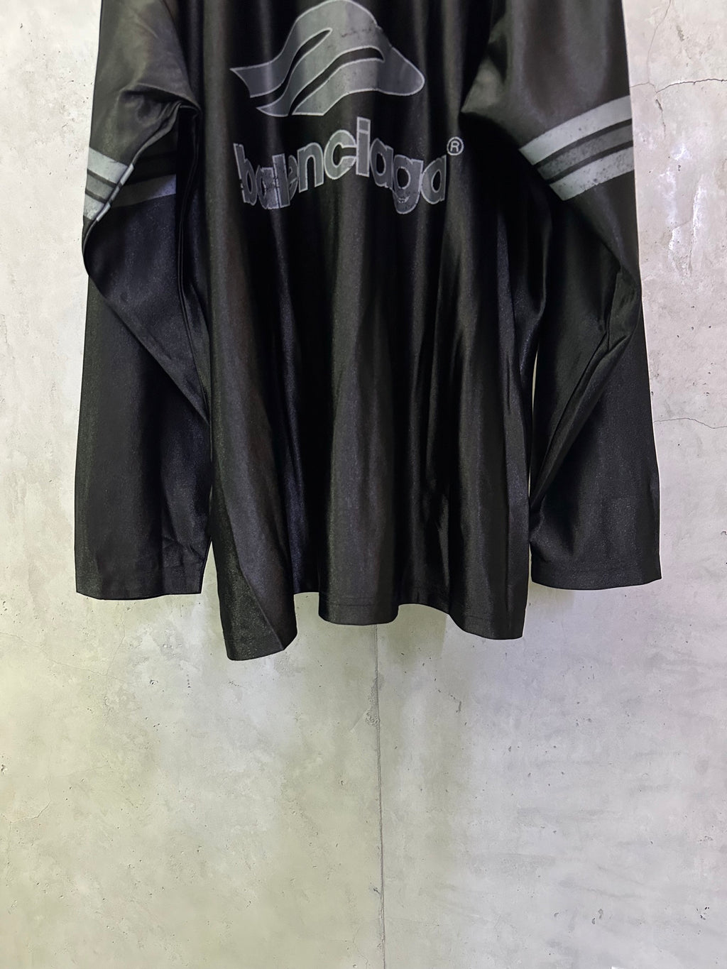 Balenciaga long-sleeve shirt black with centered back logo and sleeve stripe