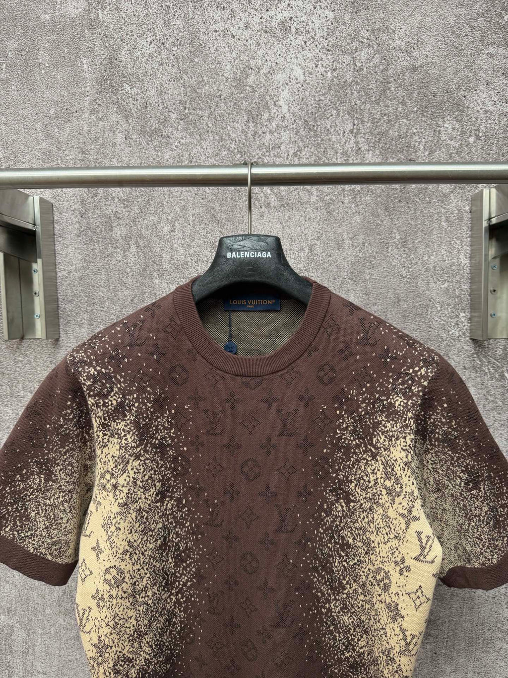 Short-sleeve T-shirt with dark brown and yellow allover monogram-style pattern, crew neck