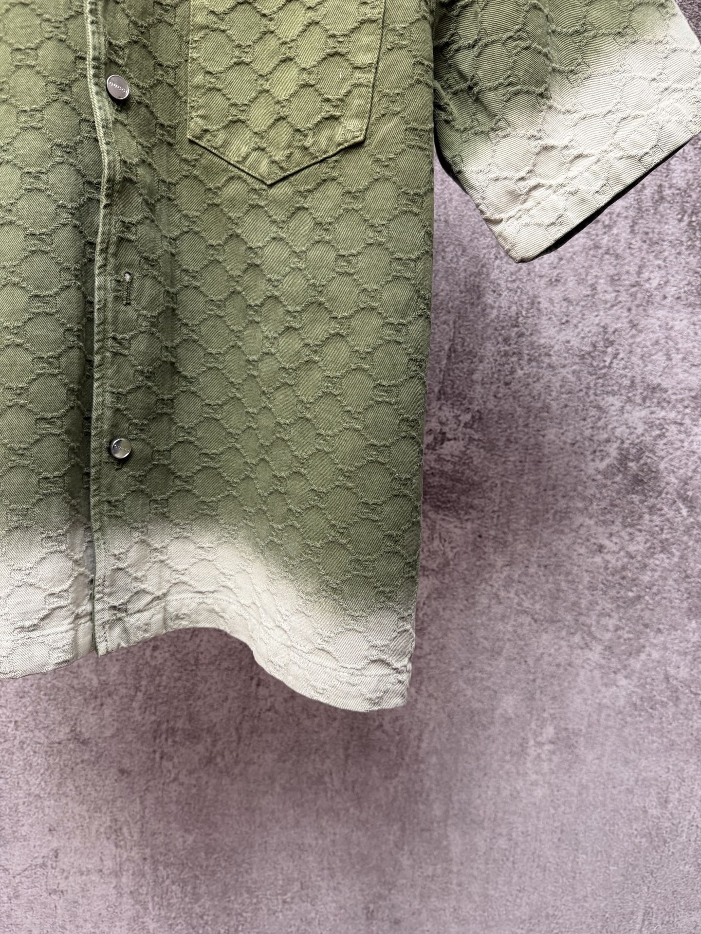 Gucci short-sleeve shirt hem, olive green textured fabric with contrast lining