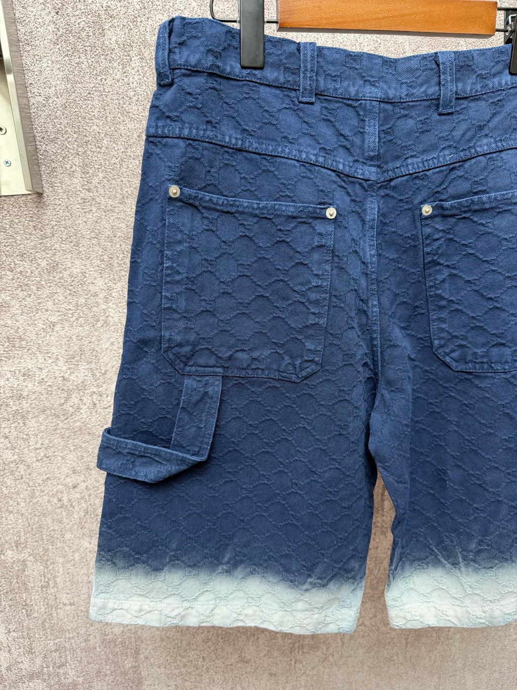 Gucci navy shorts with quilted texture and cargo pocket, light ombre hem