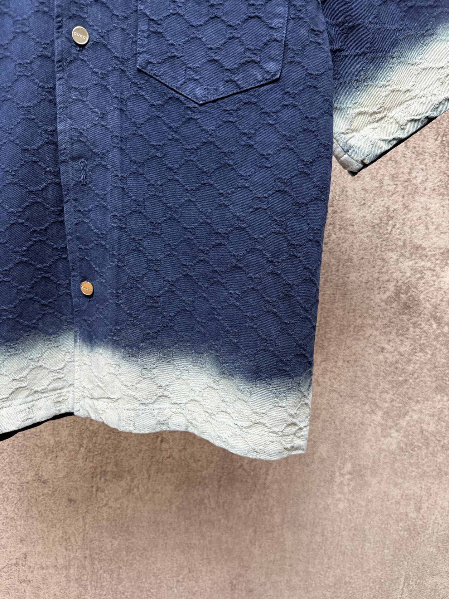 Gucci short-sleeve shirt hem detail, dark blue with light blue contrast