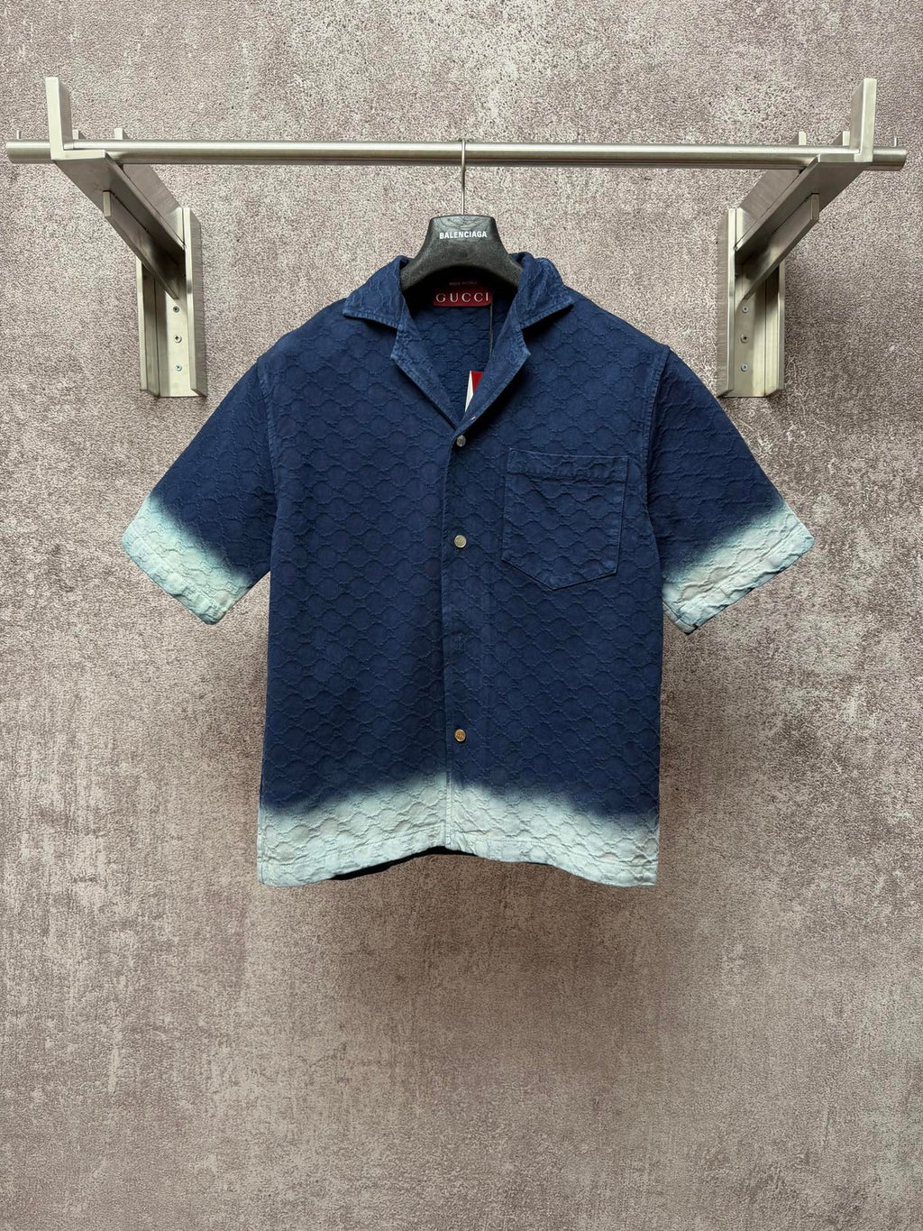 Gucci short-sleeve shirt in dark blue with light blue cuffs and hem