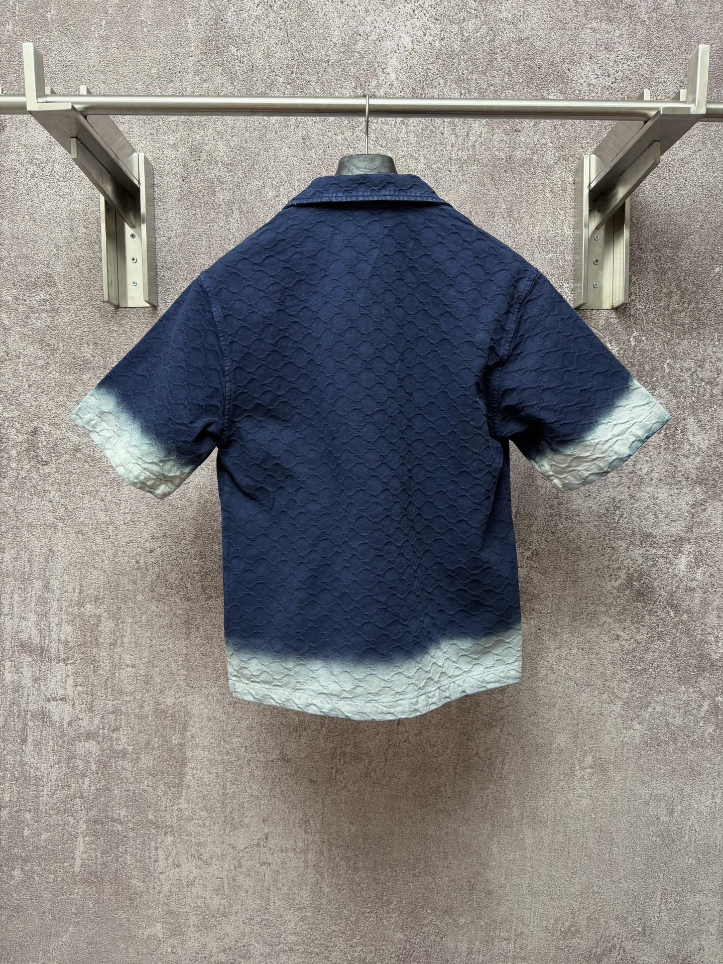 Gucci short-sleeve shirt back view, dark blue with light blue hem and cuffs