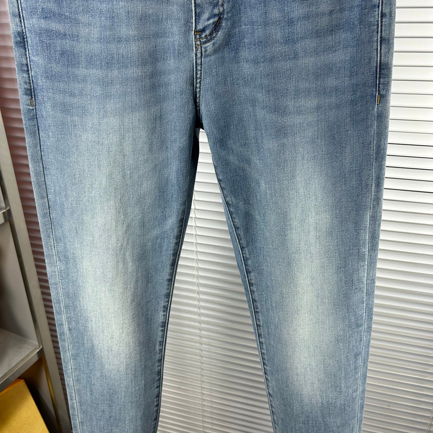 Light-blue denim jeans with straight leg and faded wash finish