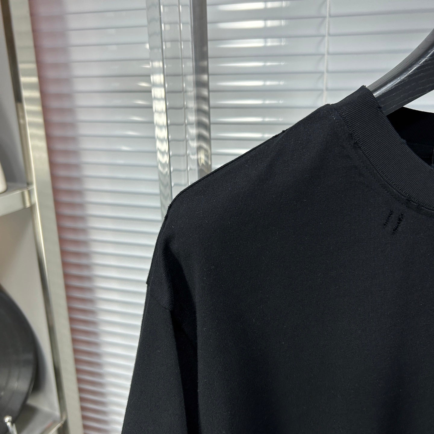 Black crew-neck T-shirt with short sleeves, textured knit and smooth shoulder seam