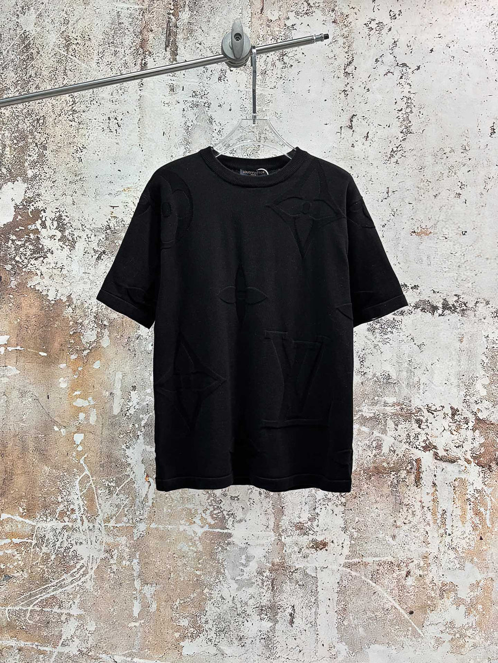 Louis Vuitton black short-sleeve shirt with crew neck and embossed logo pattern