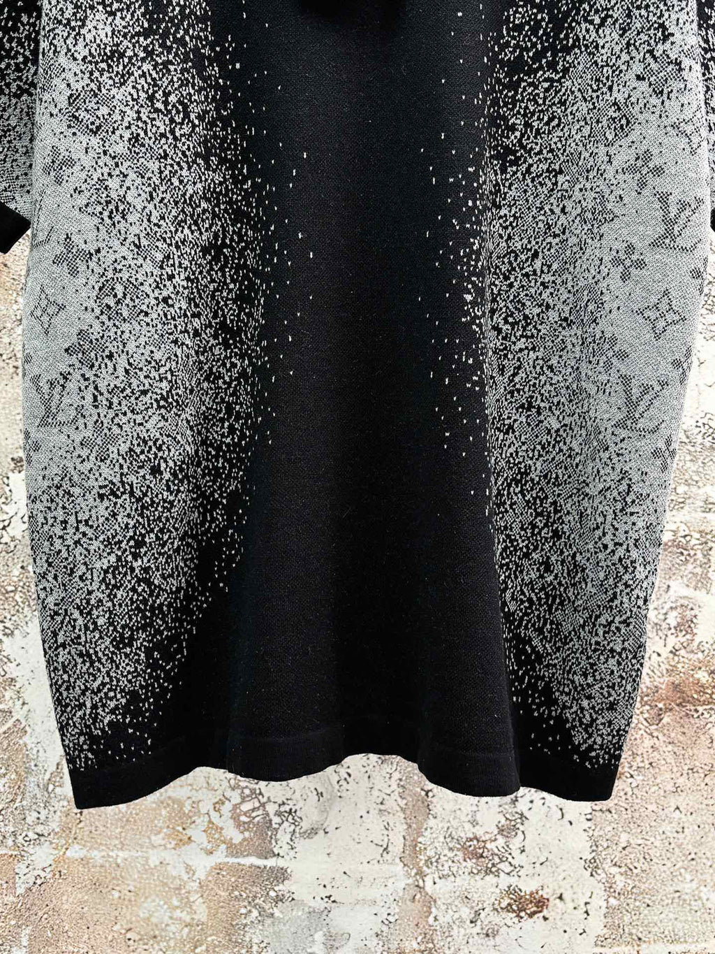 Louis Vuitton black crewneck T-shirt hem with speckle print detail
