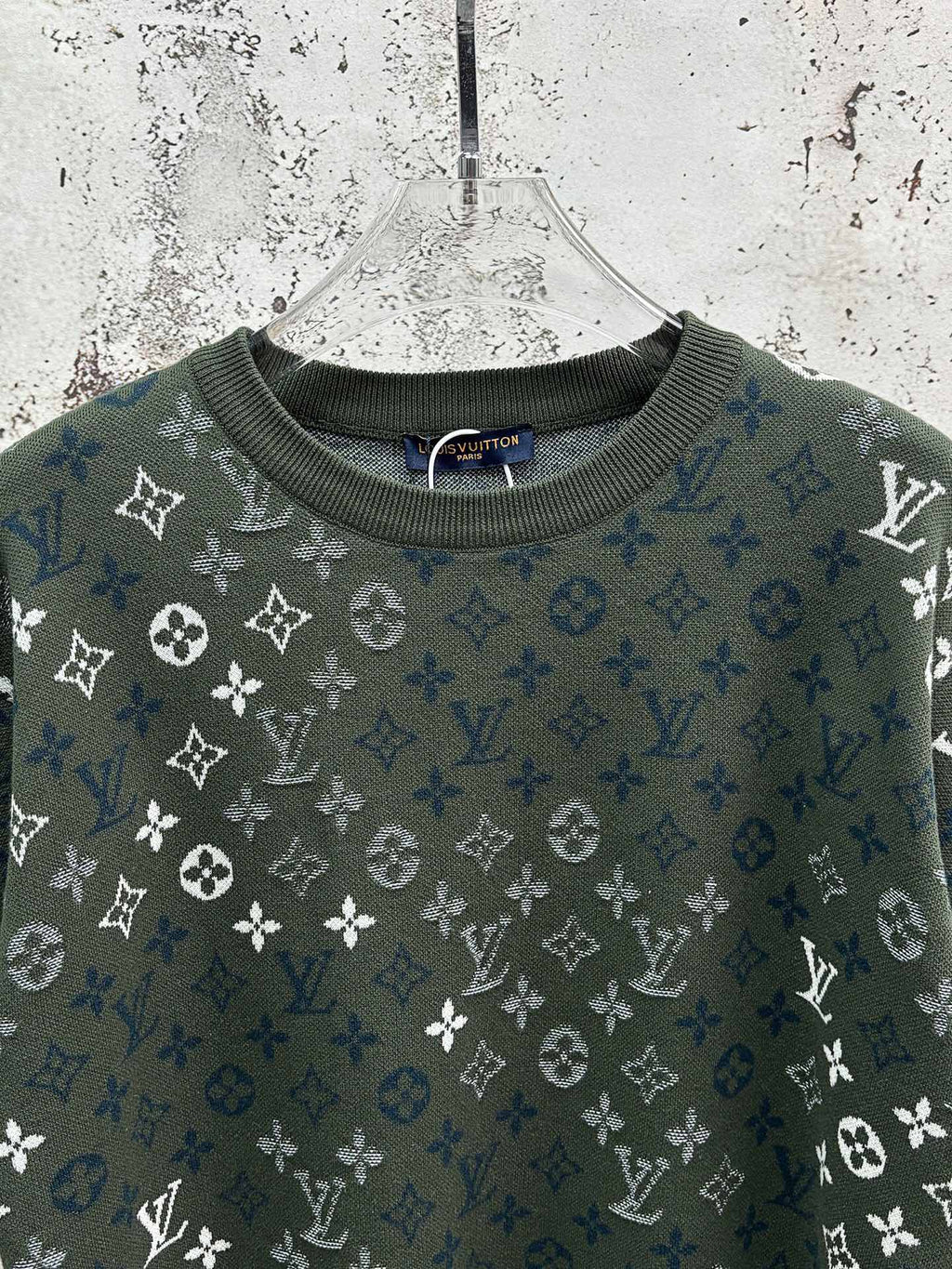 Dark green monogram T-shirt with crew neck ribbing and blue-and-white logo print
