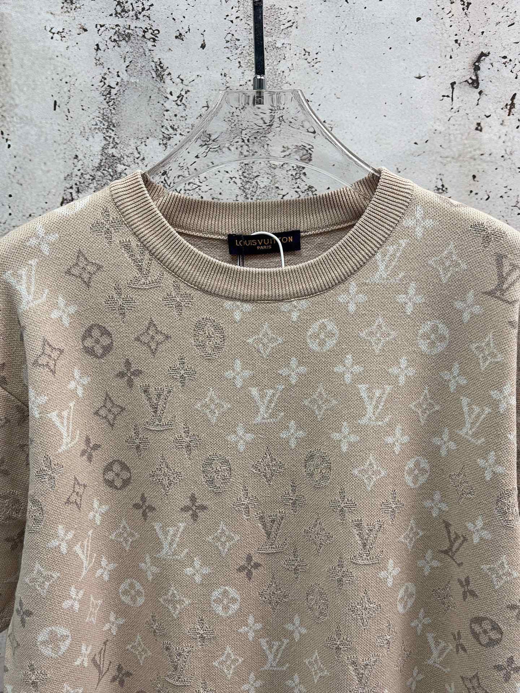 Beige monogram T-shirt with ribbed crew neck and short sleeves