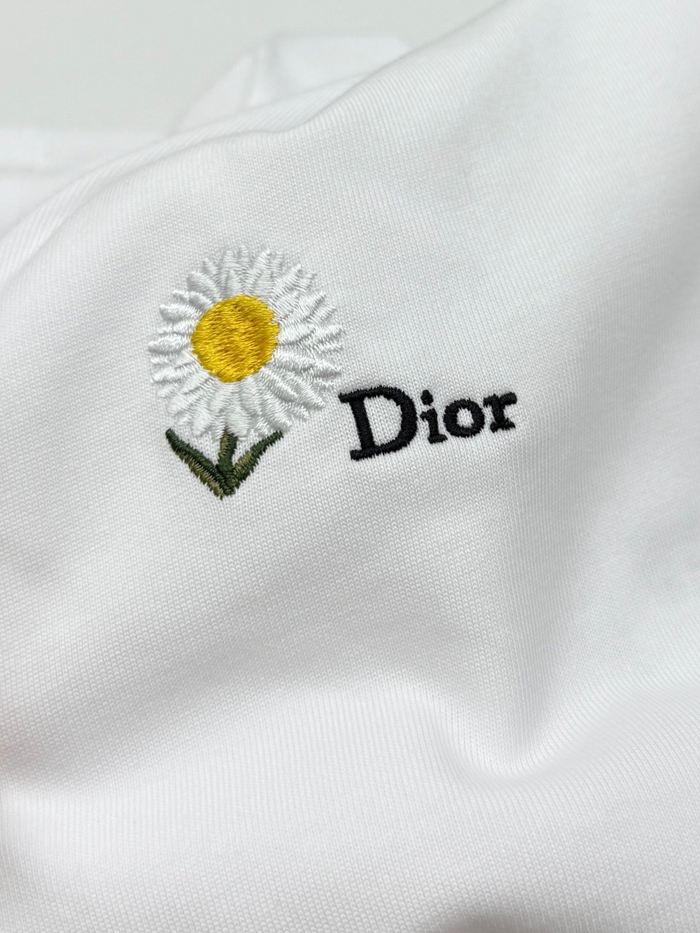 Daisy and Dior logo embroidery on white T-shirt