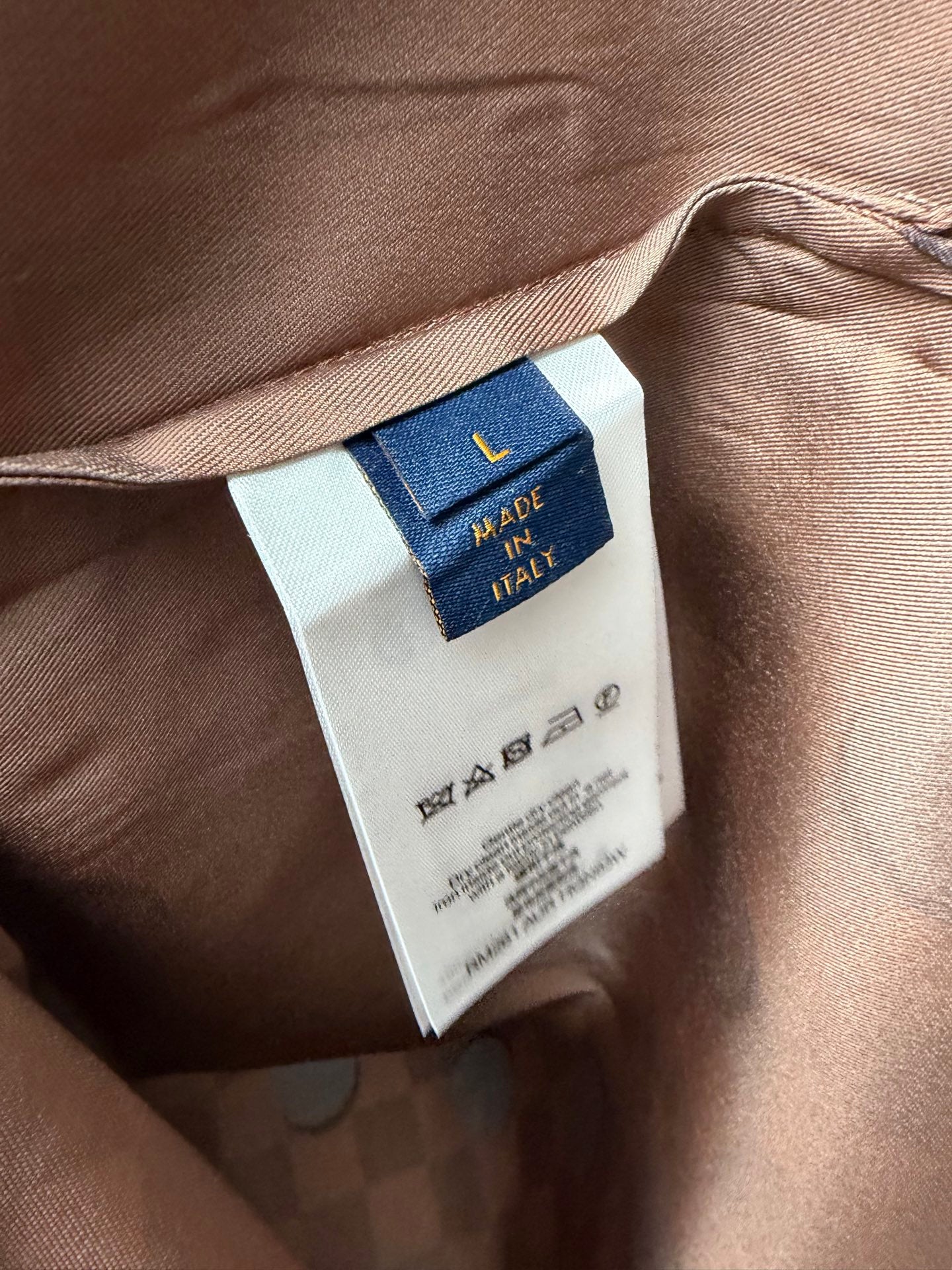 Brown fabric garment tag with size L and Made in Italy label