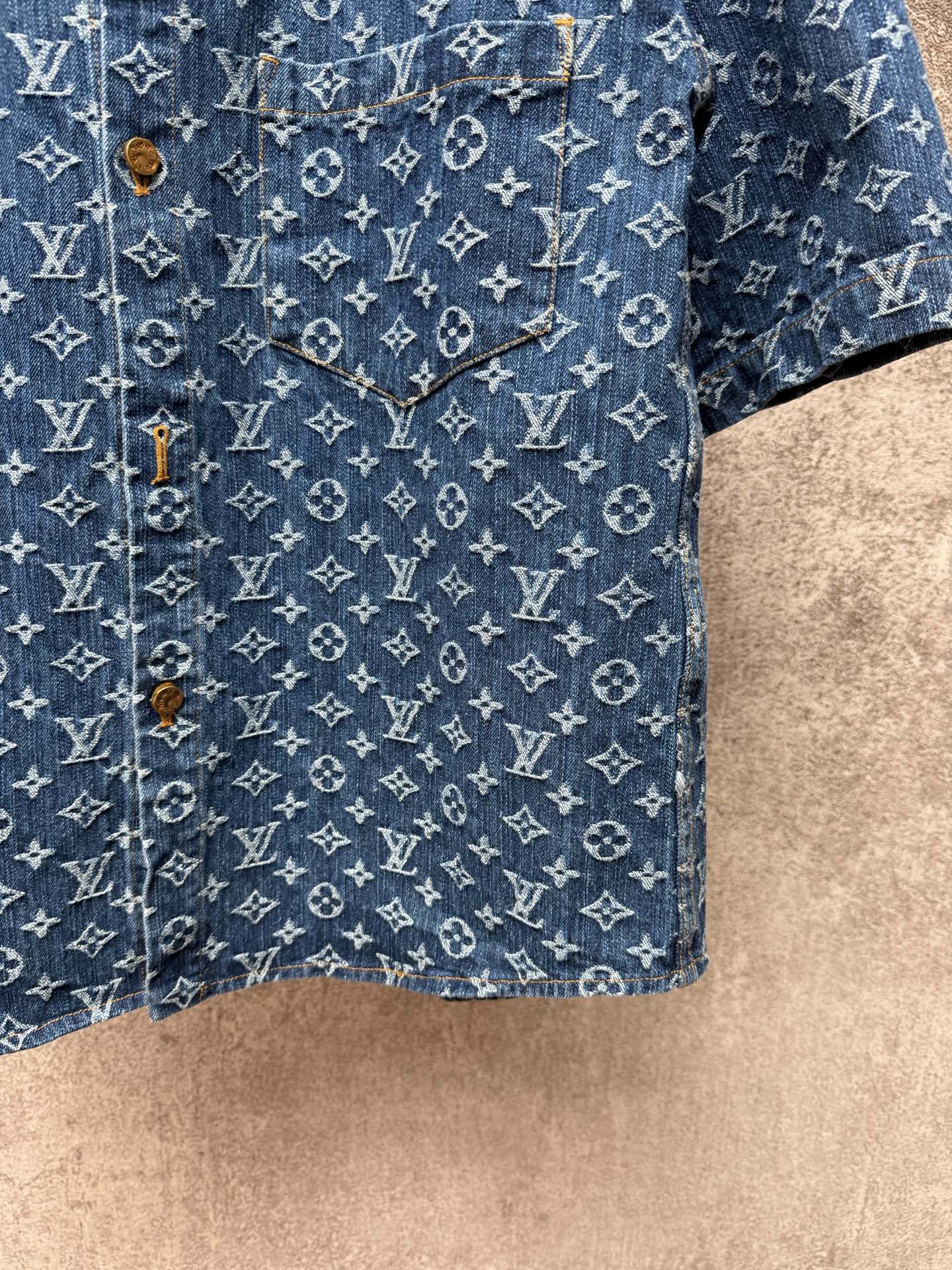Blue patterned short-sleeve shirt with cuffed hem and gold-tone buttons at placket