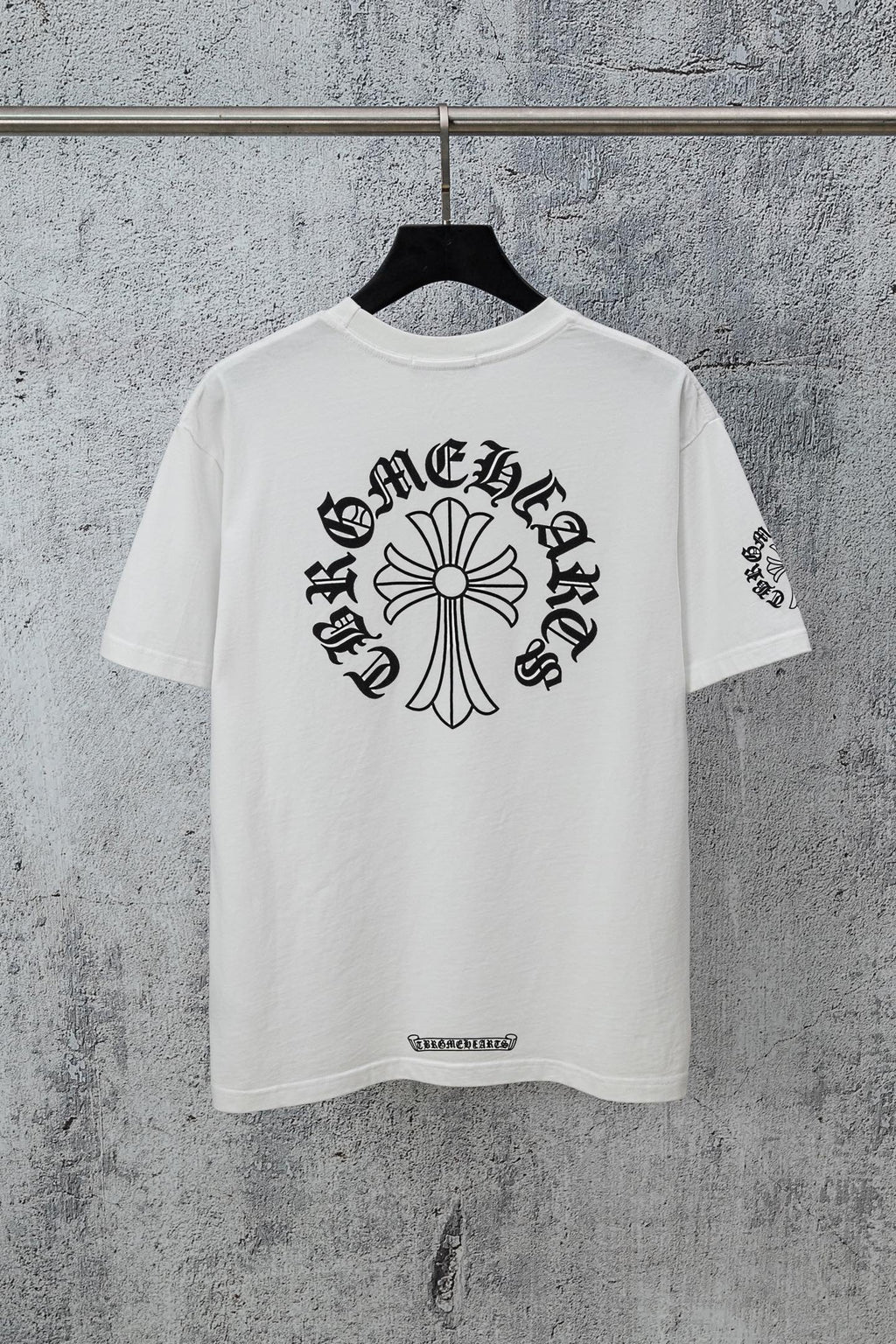 White T-shirt with large back cross-flower graphic emblem