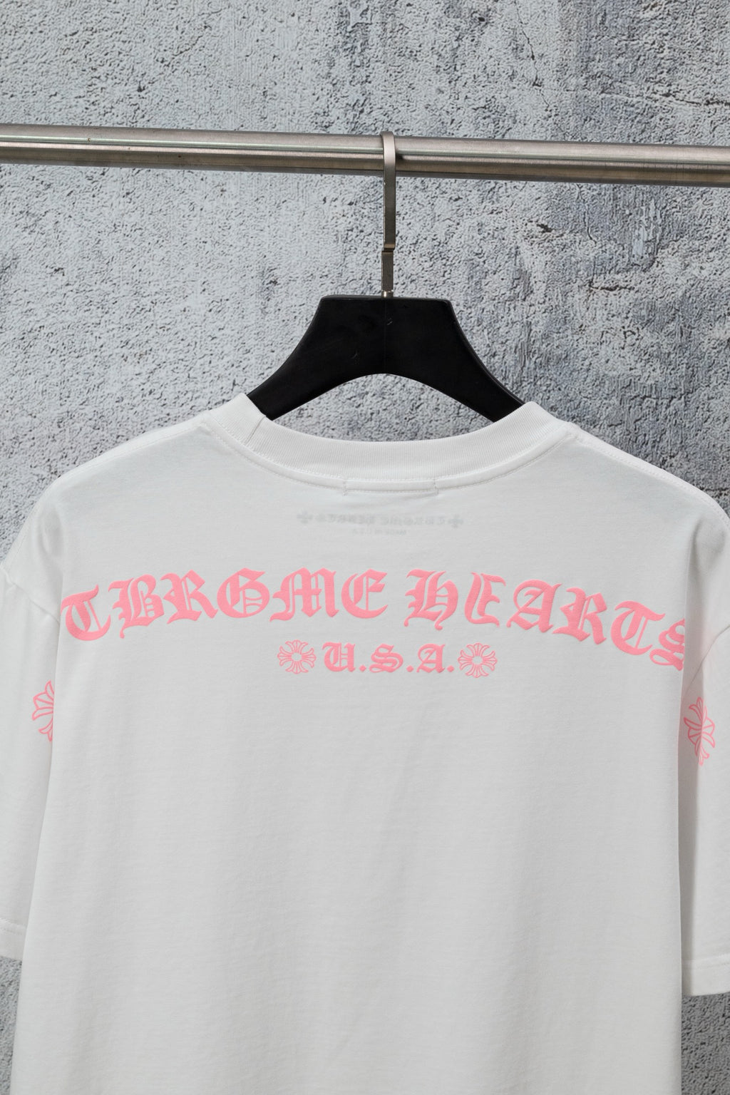 White short-sleeve T-shirt with large back graphic lettering