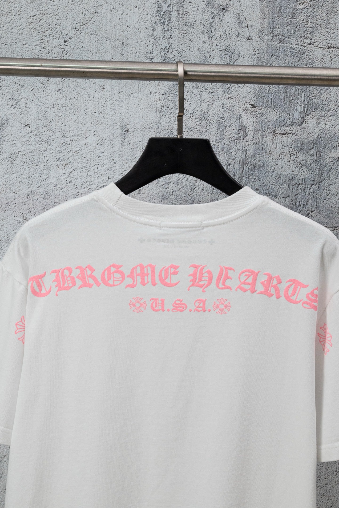 White short-sleeve T-shirt with large back graphic lettering