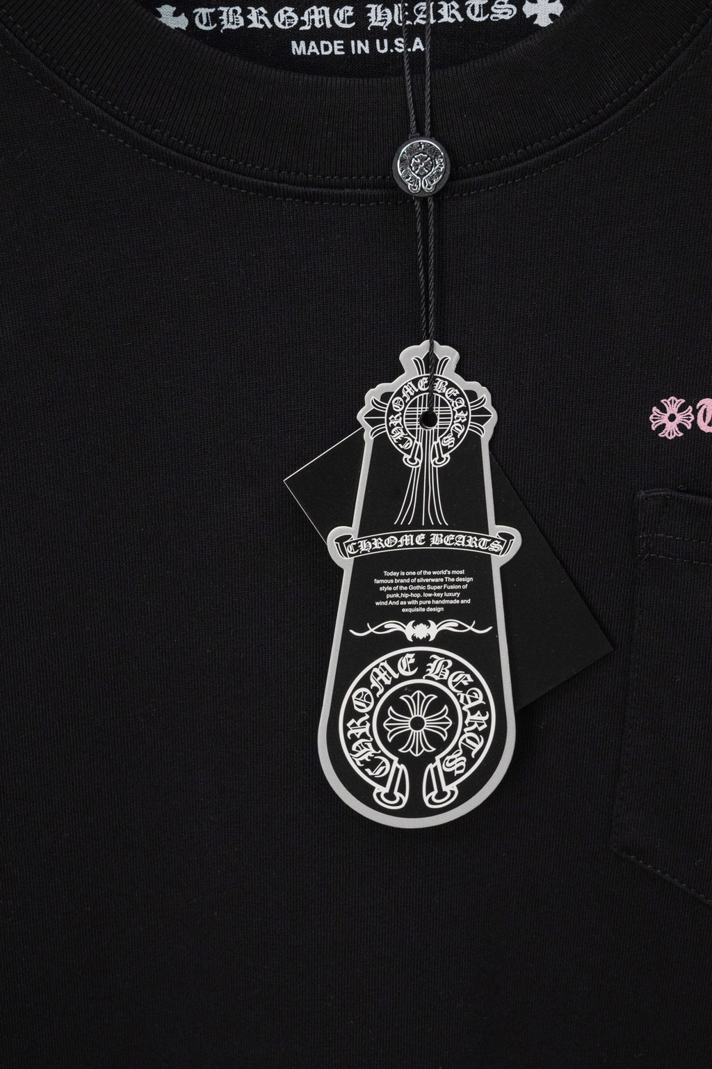 Black short-sleeve T-shirt with crest pendant graphic at chest