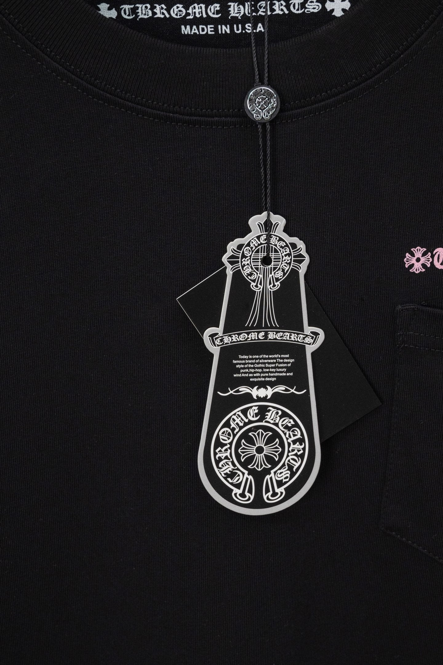 Black short-sleeve T-shirt with crest pendant graphic at chest