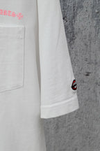 White short-sleeve T-shirt sleeve with small embroidered lips graphic