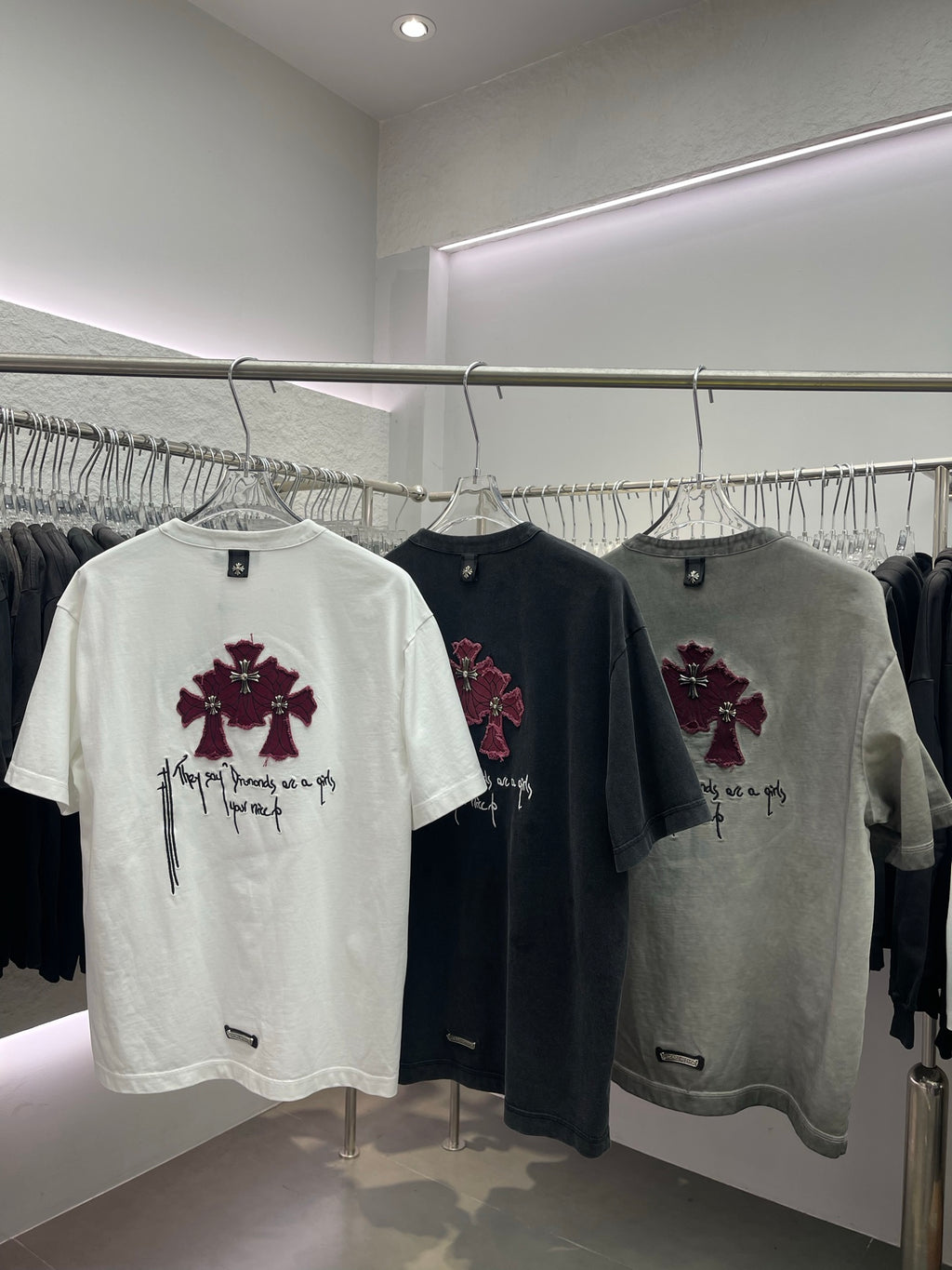 Short-sleeve graphic T-shirt with maroon cross and bird motif, in white and dark colors