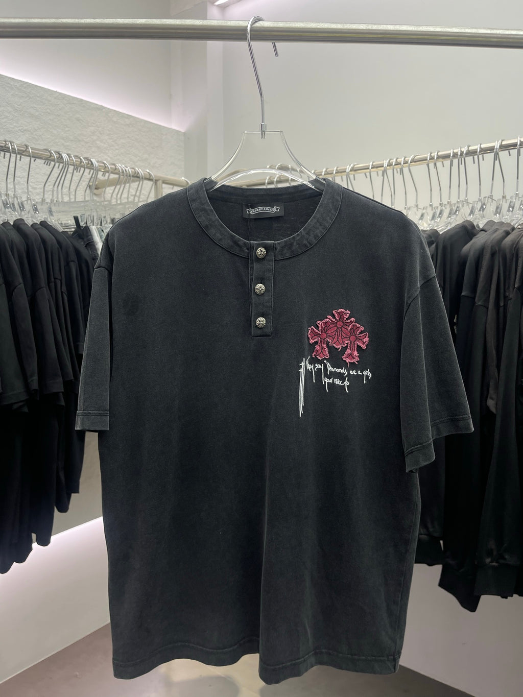 Short-sleeve T-shirt, dark with pink cross embroidery and henley buttons