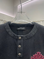 Short-sleeve T-shirt neckline with henley buttons and pink cross chest embroidery