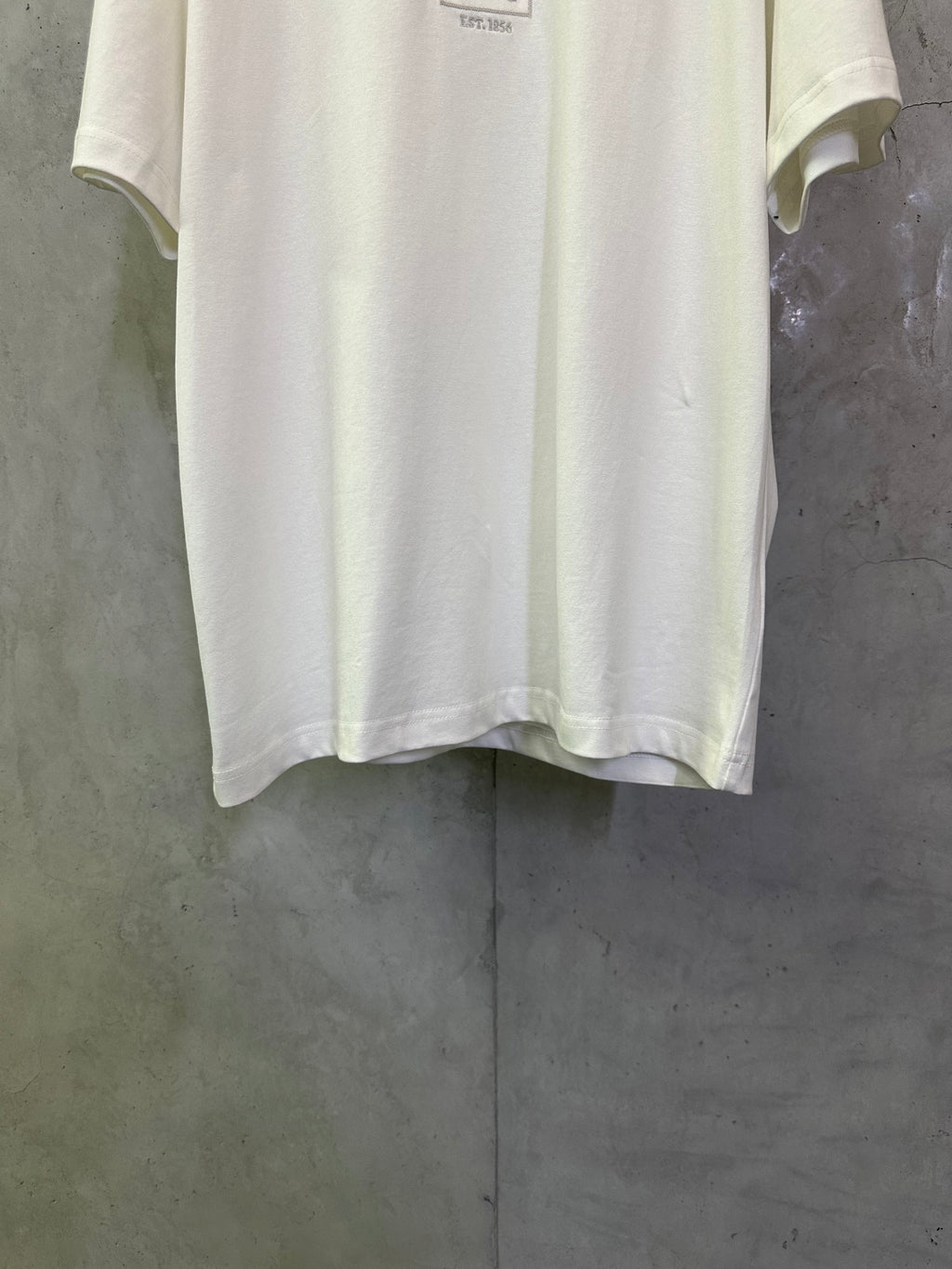 Off-white Burberry short-sleeve T-shirt hem and lower front