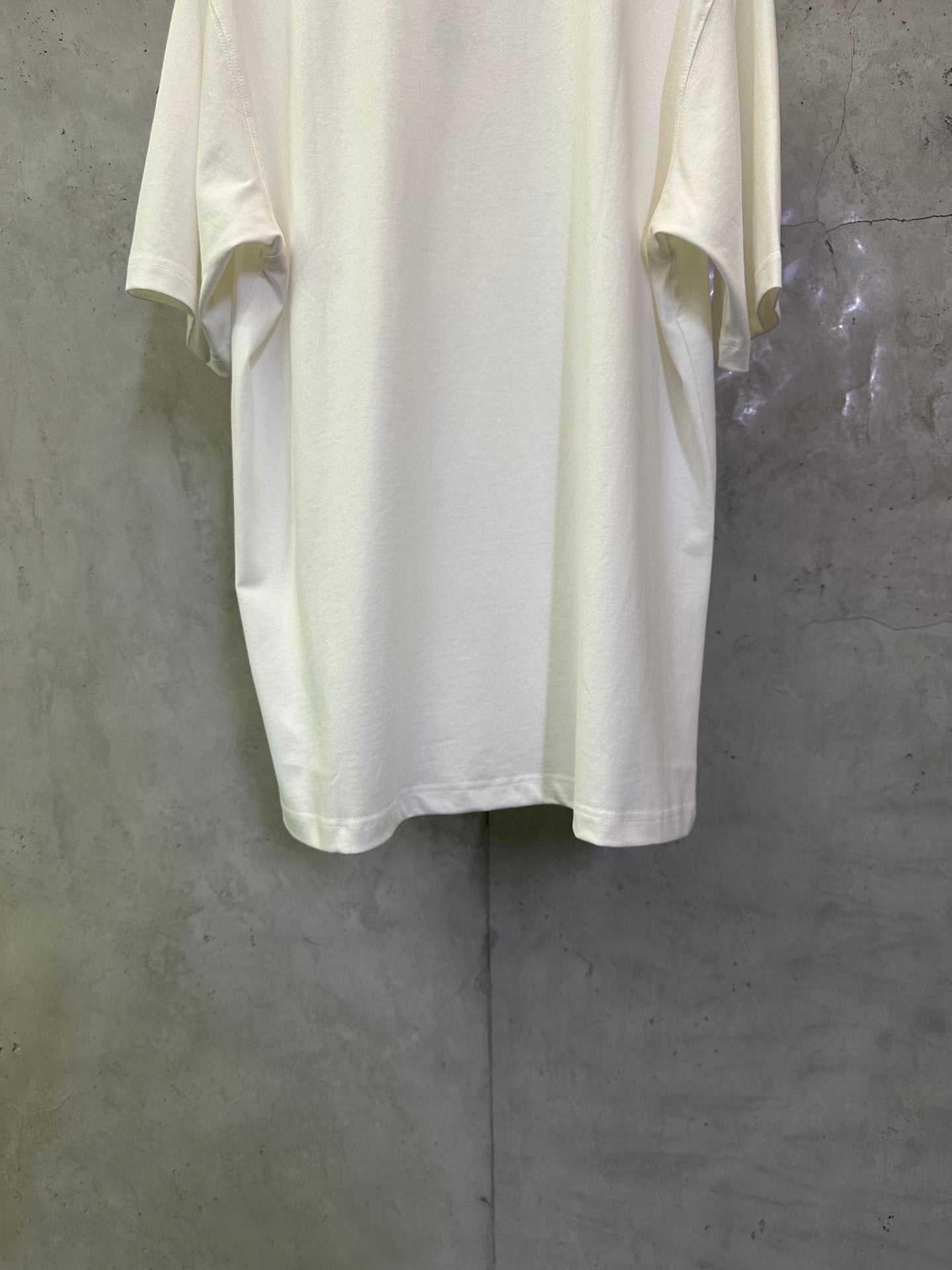 Off-white Burberry short-sleeve T-shirt back view