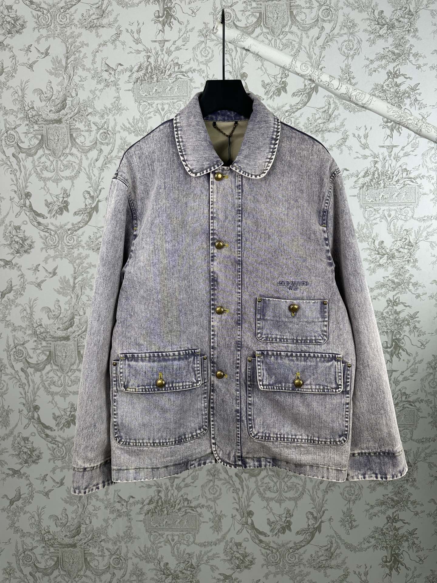 Denim jacket with pointed collar, button-front and chest flap pockets, gold hardware