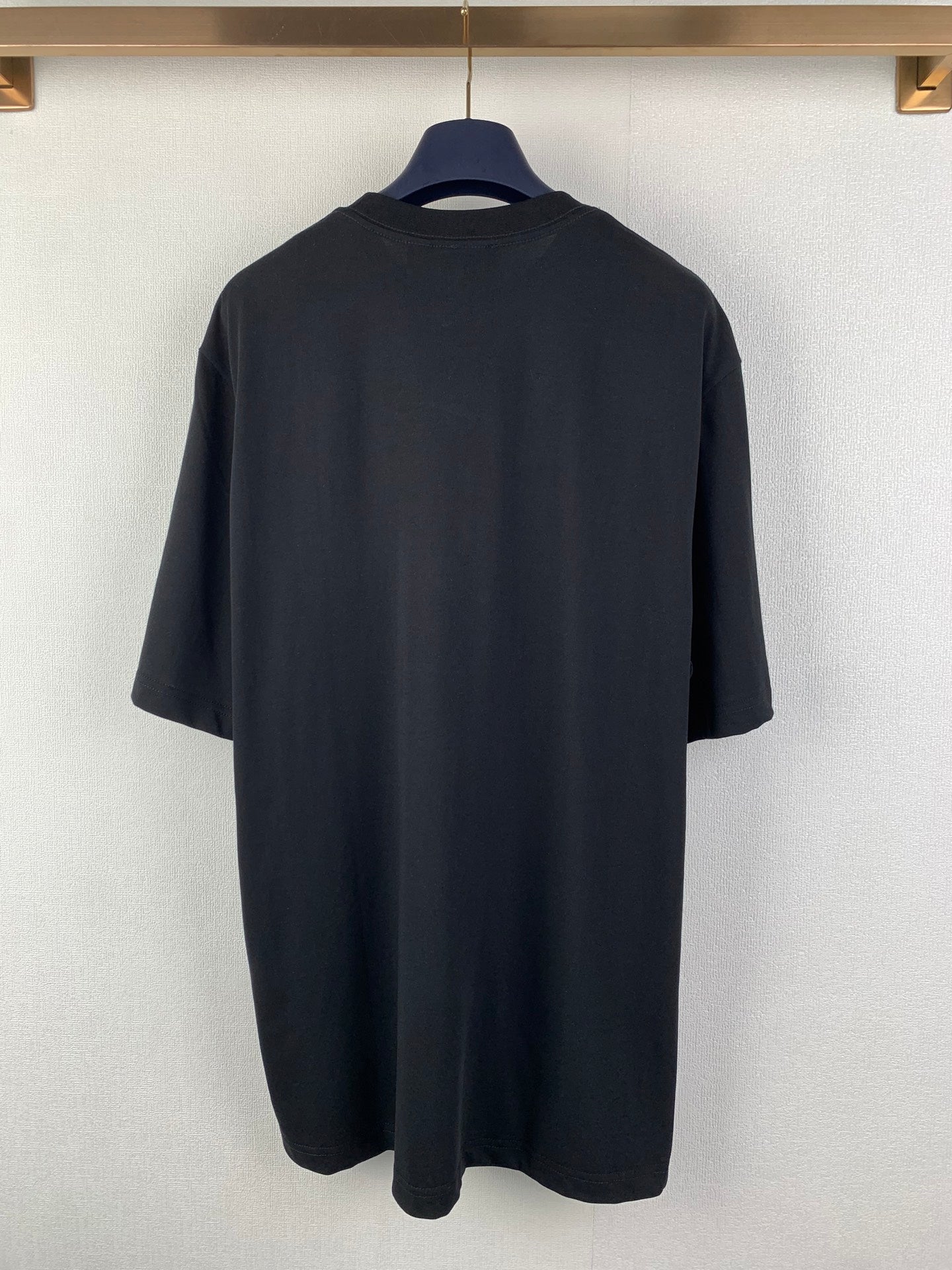 Navy short-sleeve T-shirt, plain back with crew neck