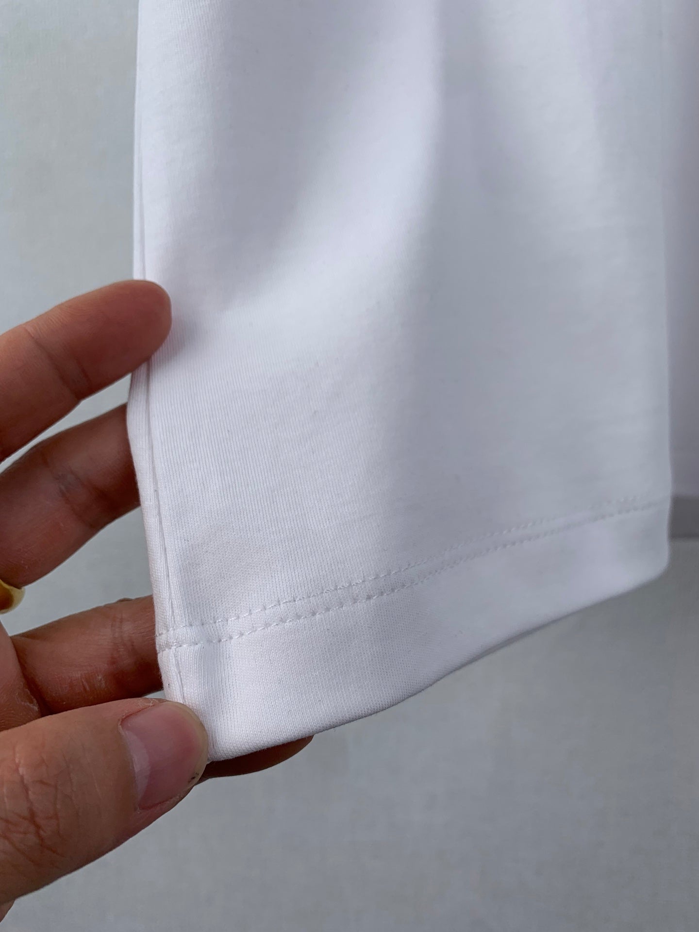 White T-shirt side hem with stitched seam