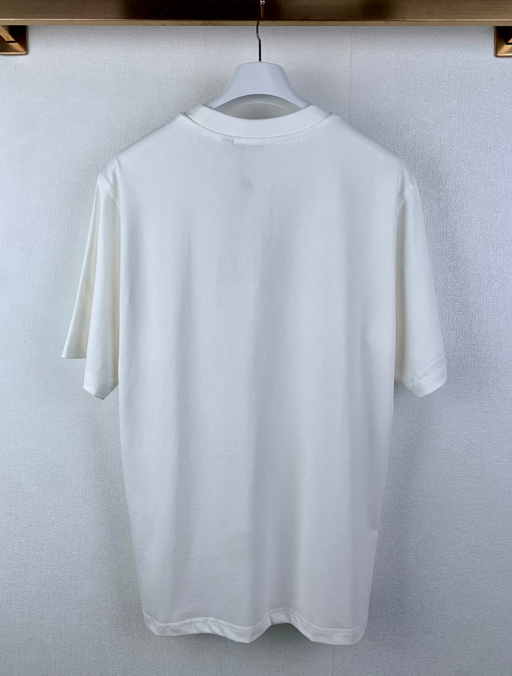 White T-shirt with plain back and crew neckline