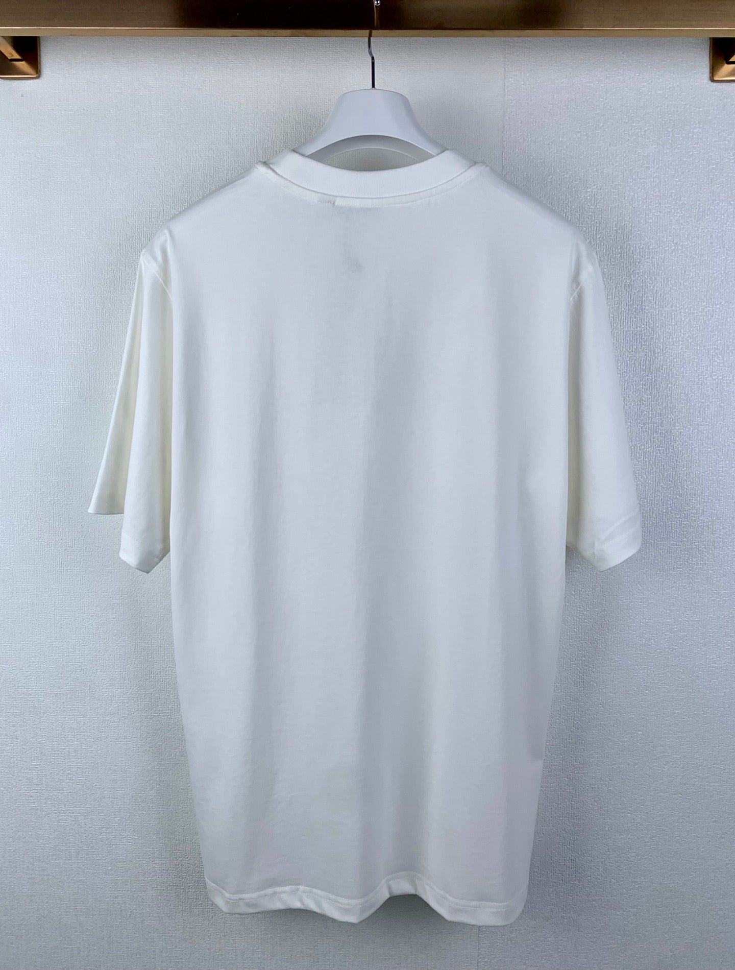 White T-shirt with plain back and crew neckline