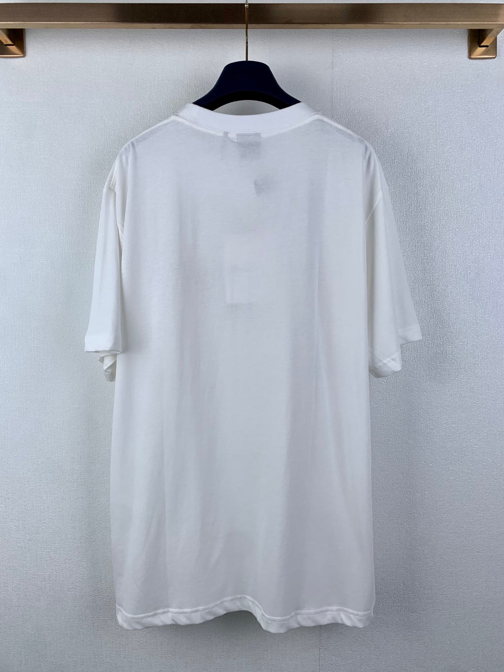 White short-sleeve T-shirt with plain back