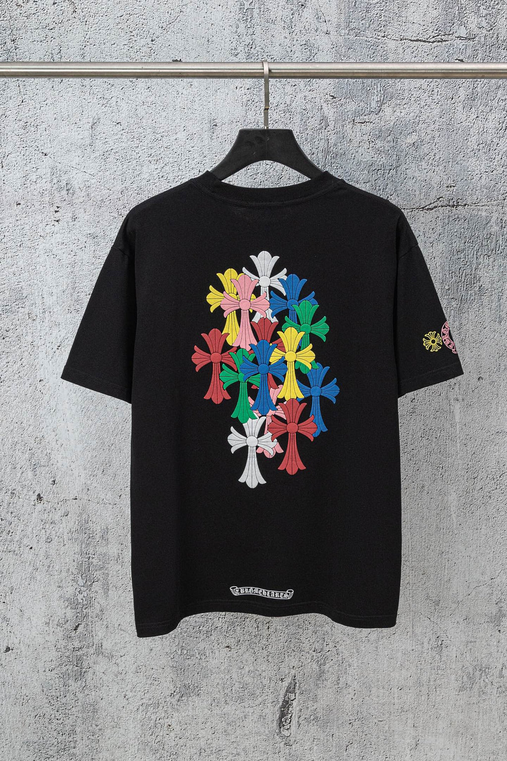 Chrome short T-shirt, black crewneck with large multicolor cross-flower graphic on front