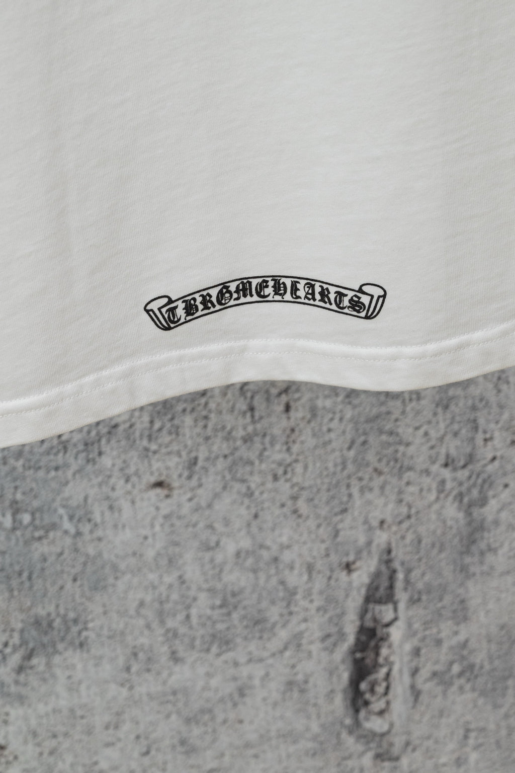 White short-sleeve T-shirt with embroidered oval logo on chest
