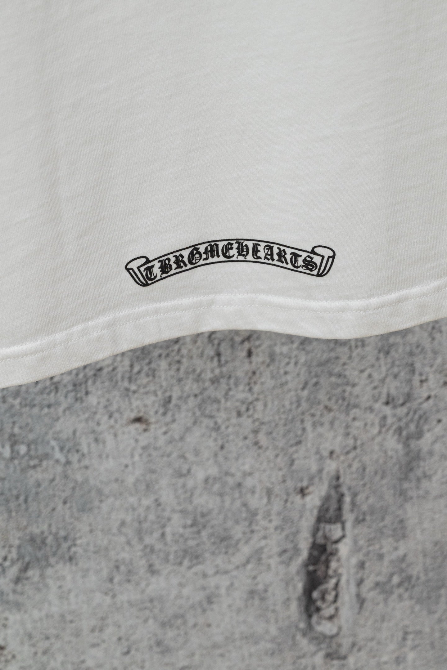White short-sleeve T-shirt with embroidered oval logo on chest