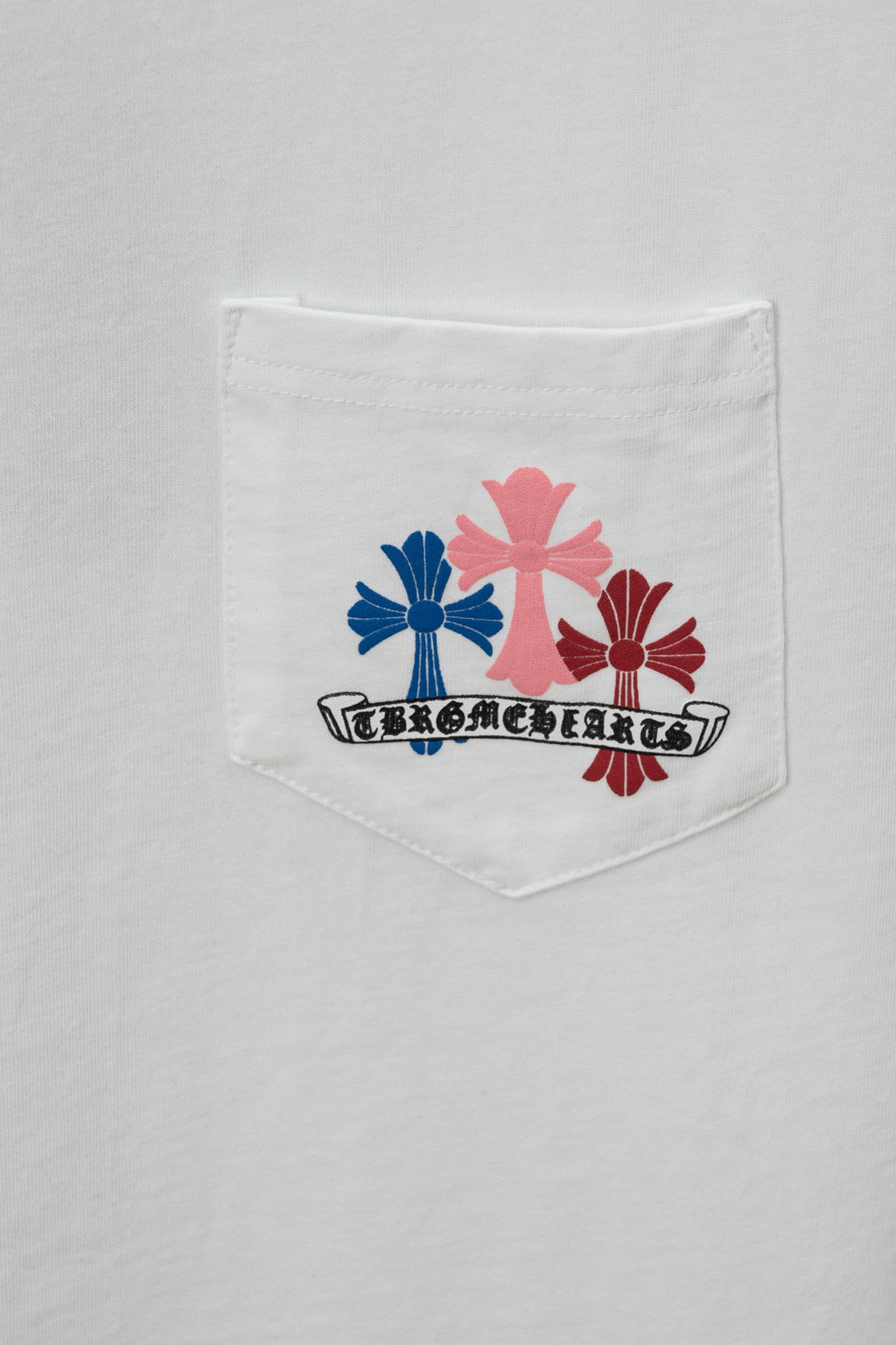 Chrome short T-shirt pocket, white with multicolor floral graphic and arched text