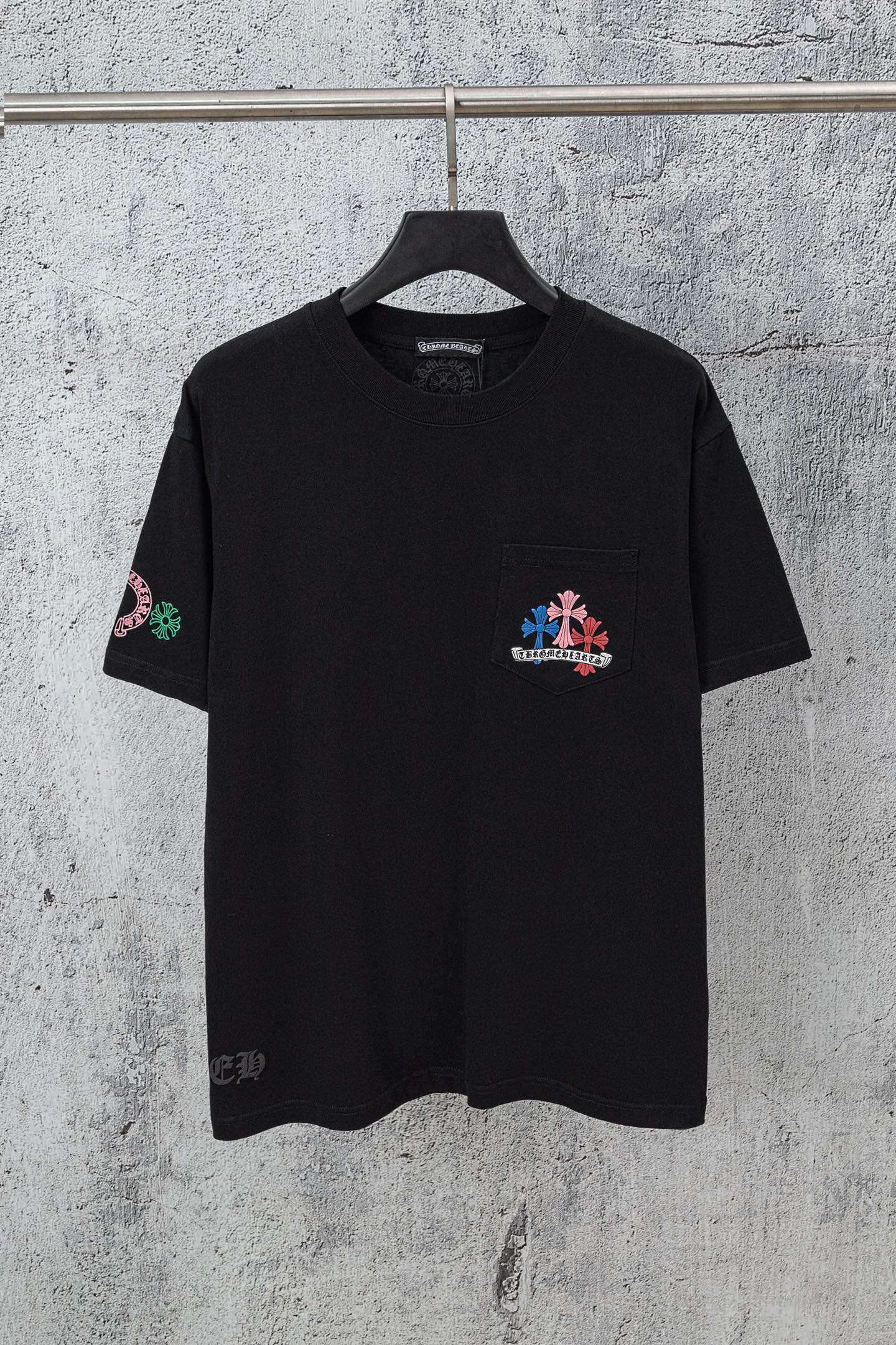 Chrome short T-shirt, black crewneck with multicolor chest pocket logo