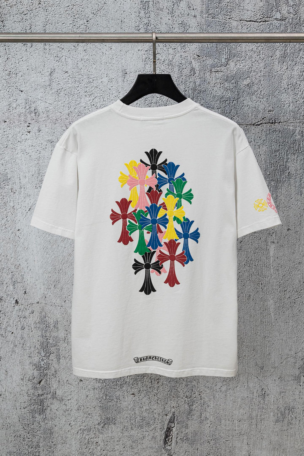 Chrome short T-shirt, white crewneck with large multicolor cross-flower graphic on front