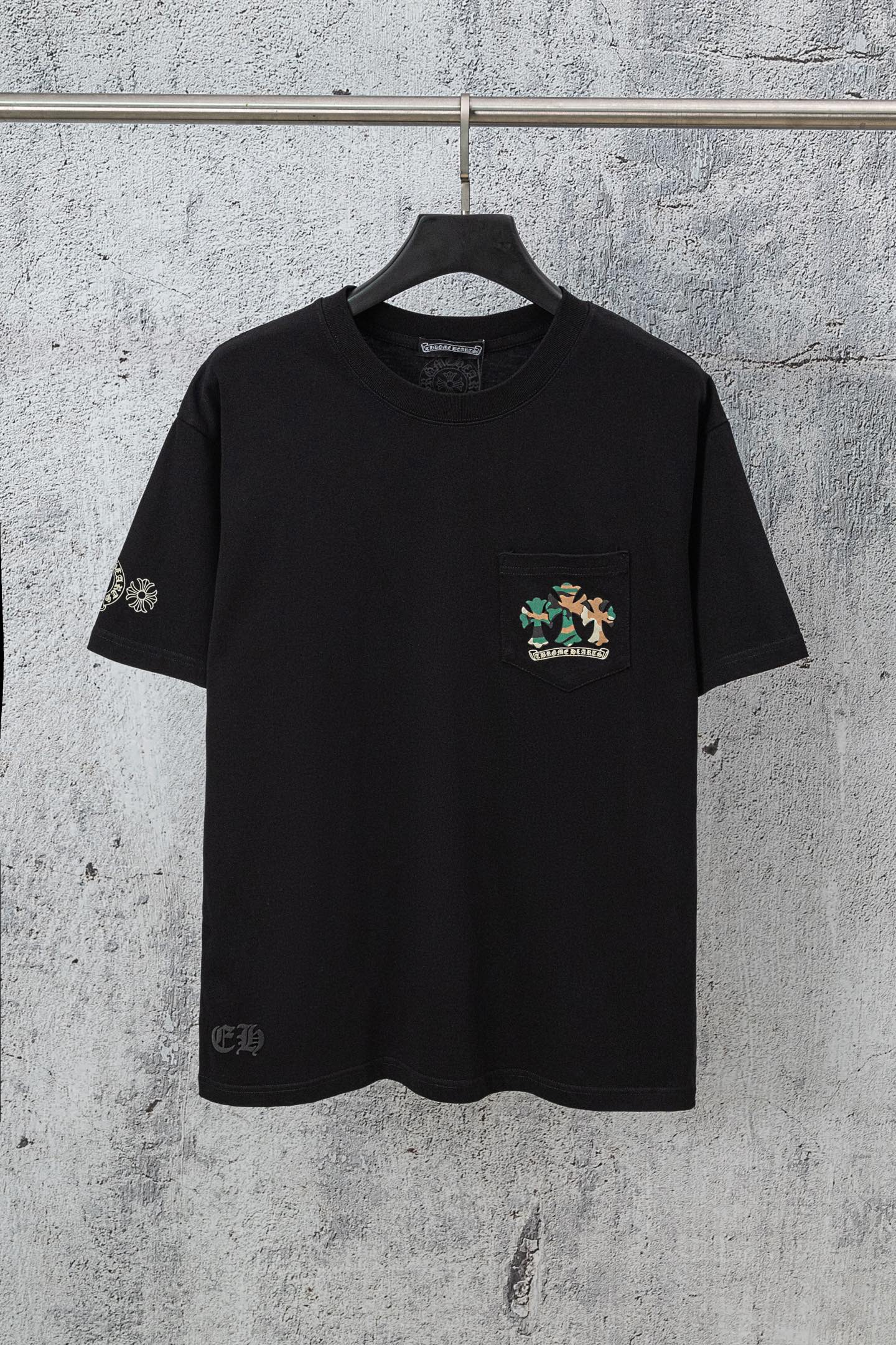 Black short-sleeve T-shirt with pocket and small chest crest graphic