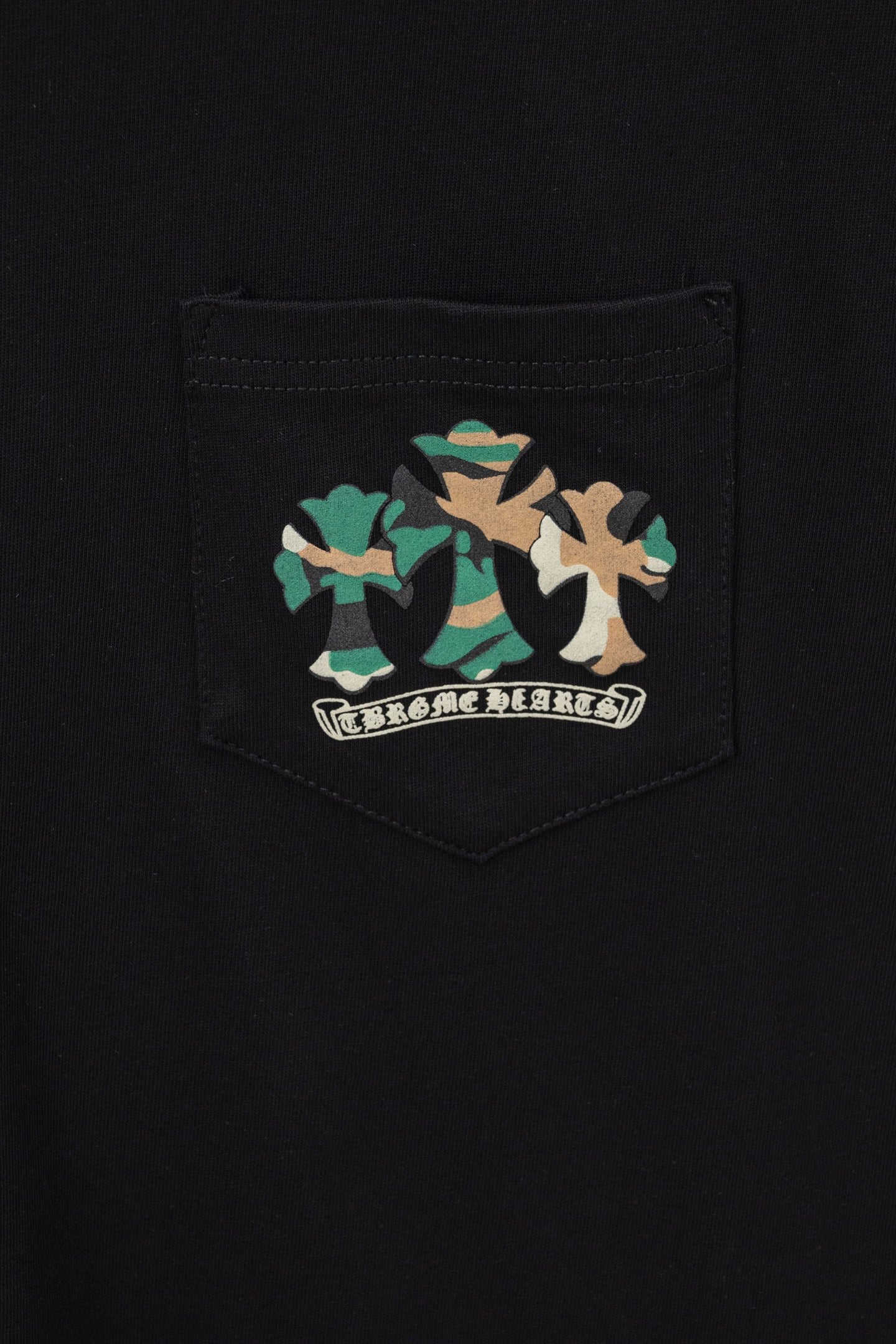 Black short-sleeve T-shirt pocket with multicolor graphic emblem at chest