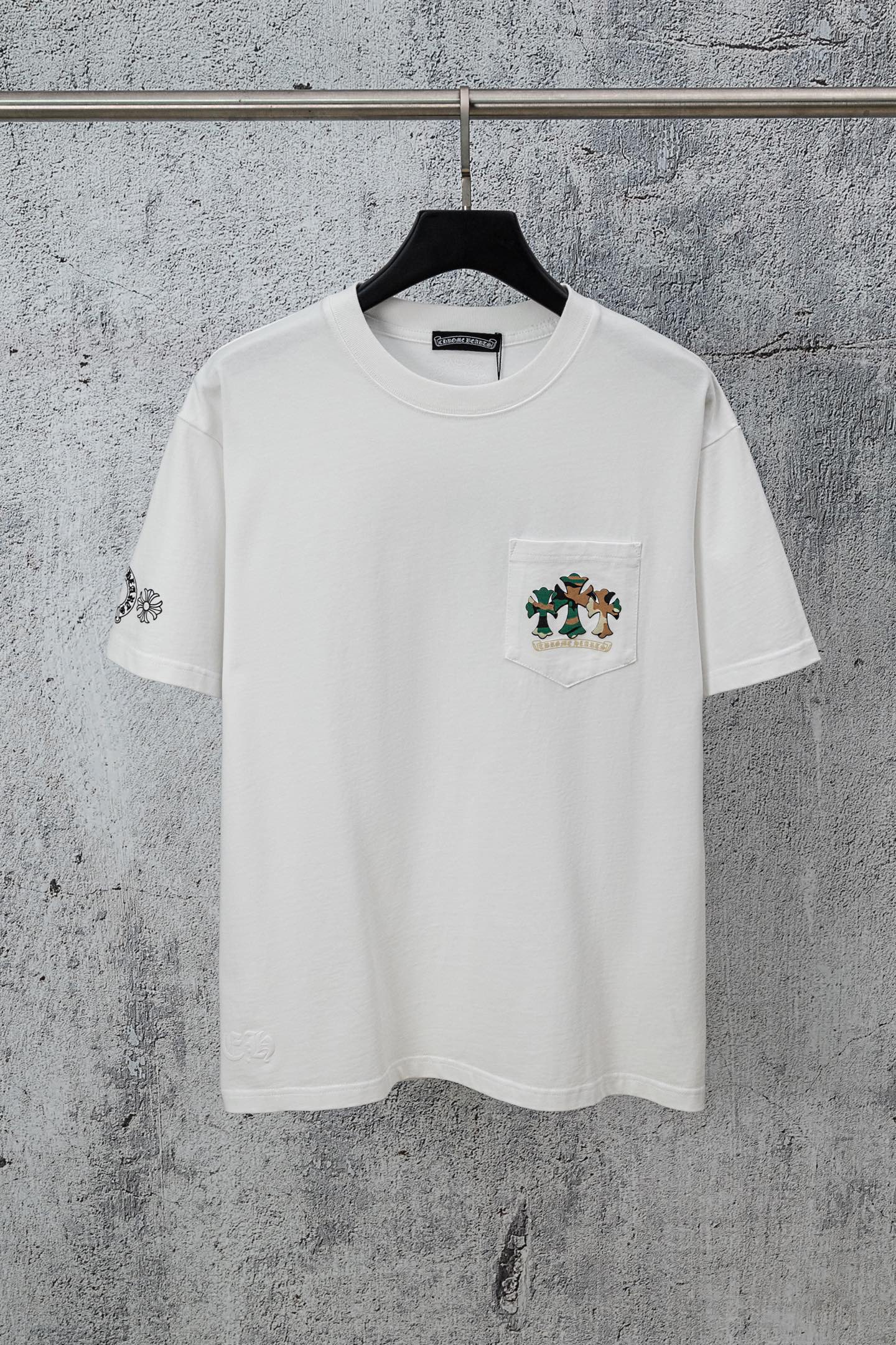 White short-sleeve T-shirt with chest pocket and small crest graphic