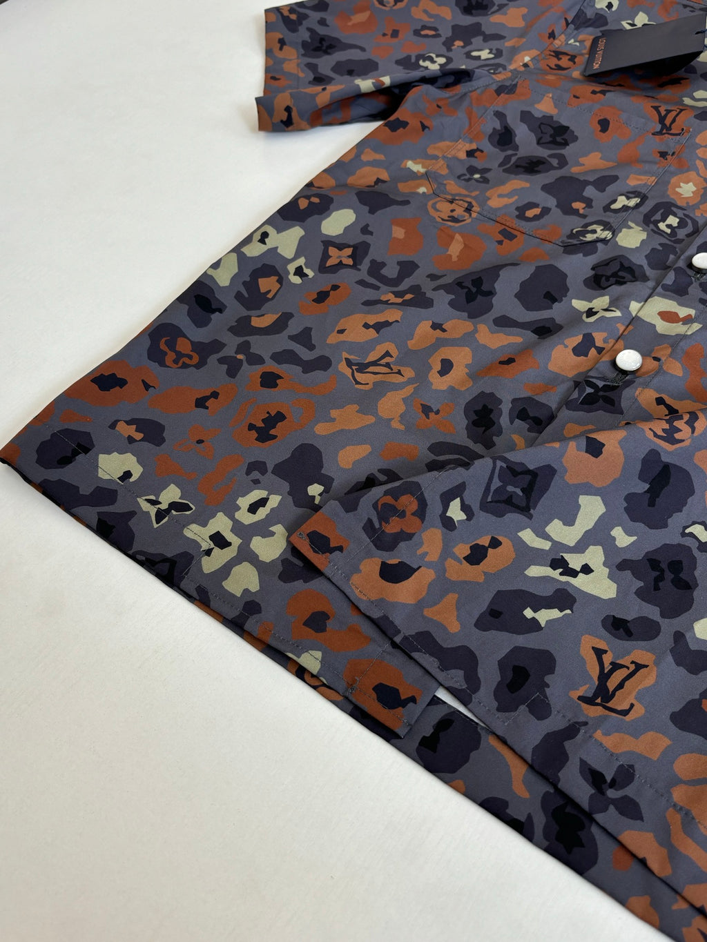 Folded multicolor camo short-sleeve shirt with button-front at right