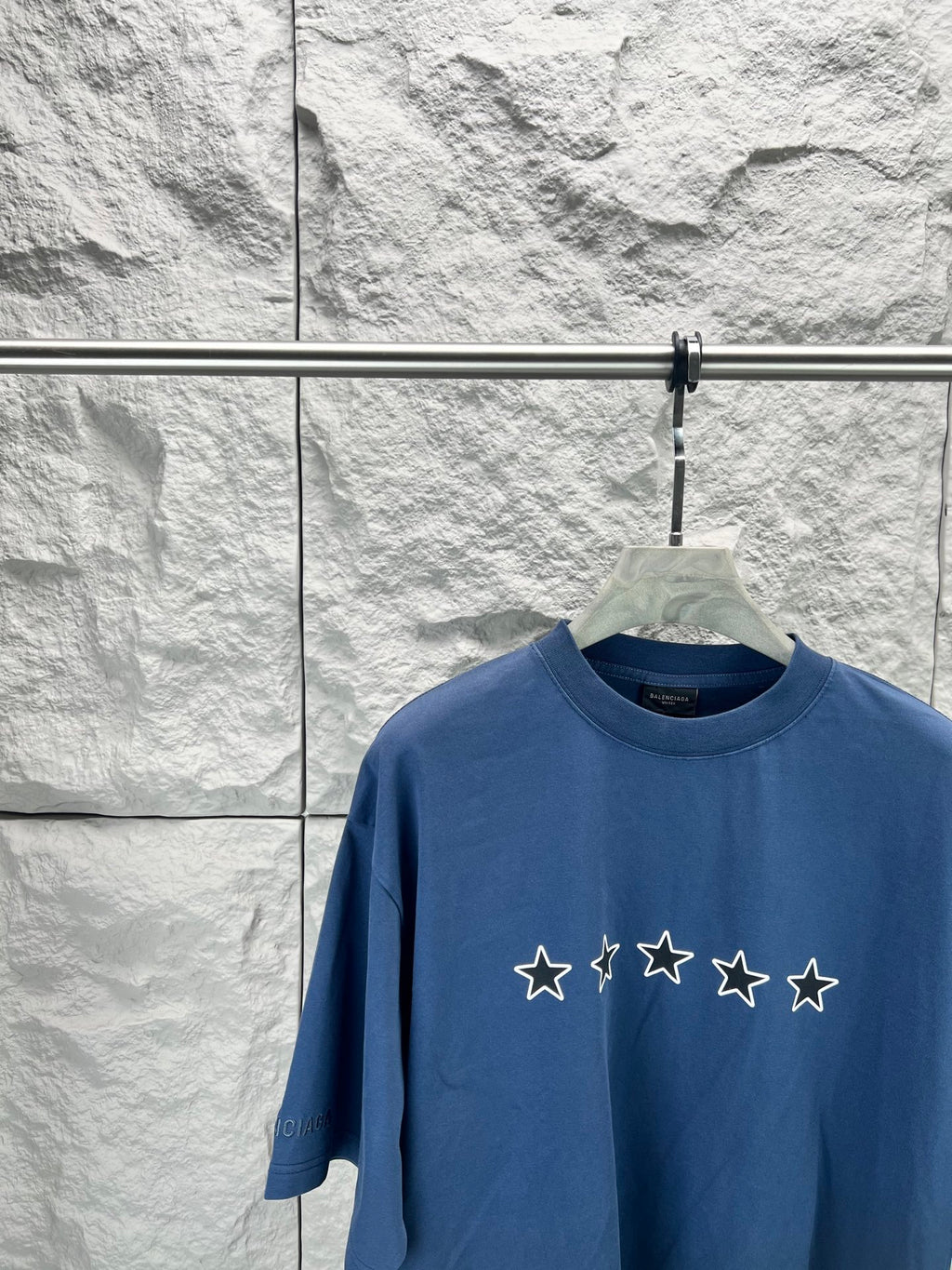 Blue short-sleeve T-shirt with star print on the chest