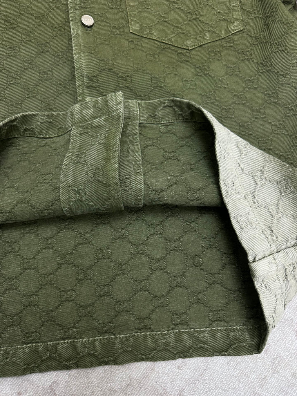 Gucci green shorts with waistband seam and allover monogram pattern, pocket opening