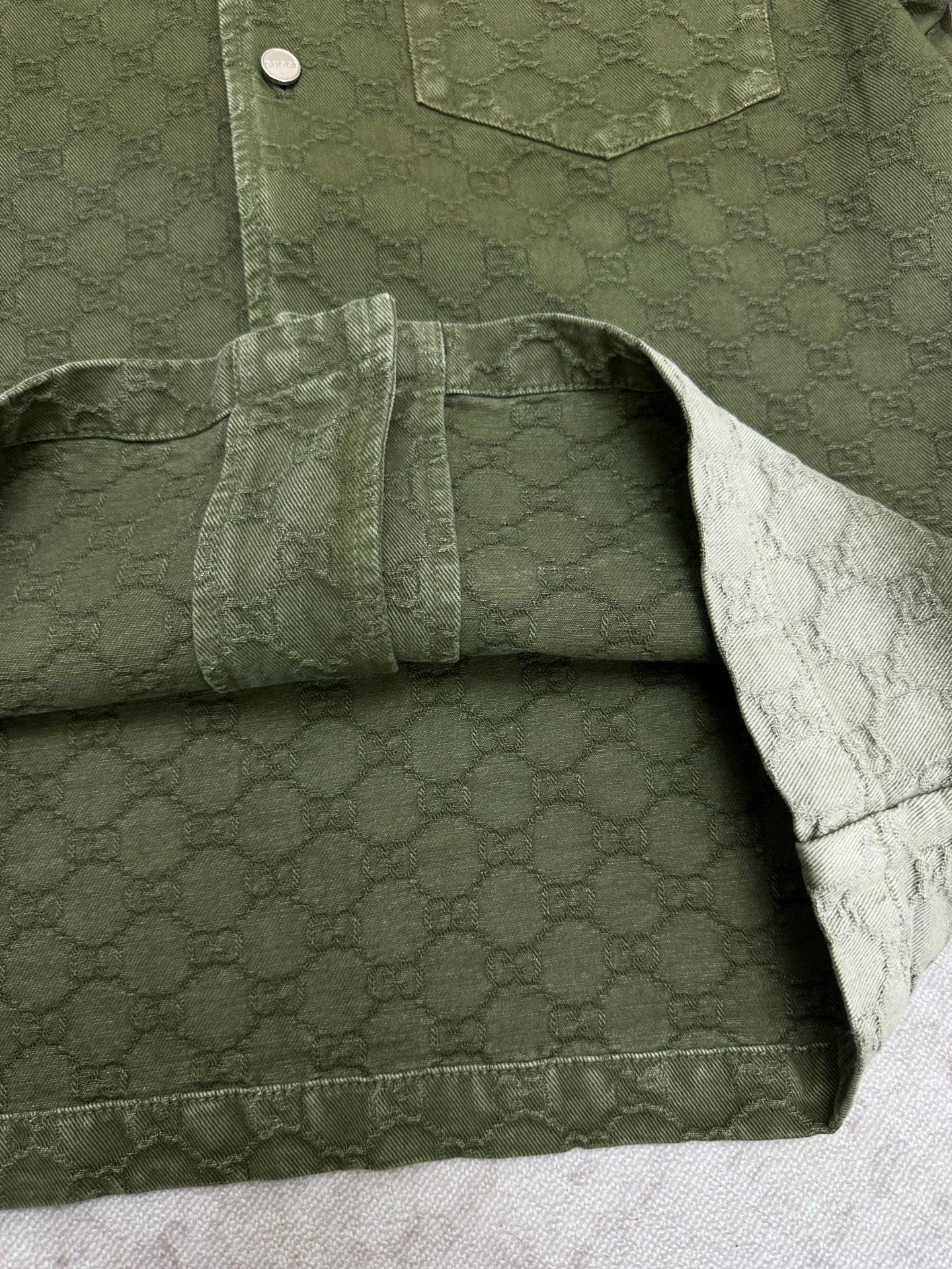 Gucci green shorts with waistband seam and allover monogram pattern, pocket opening