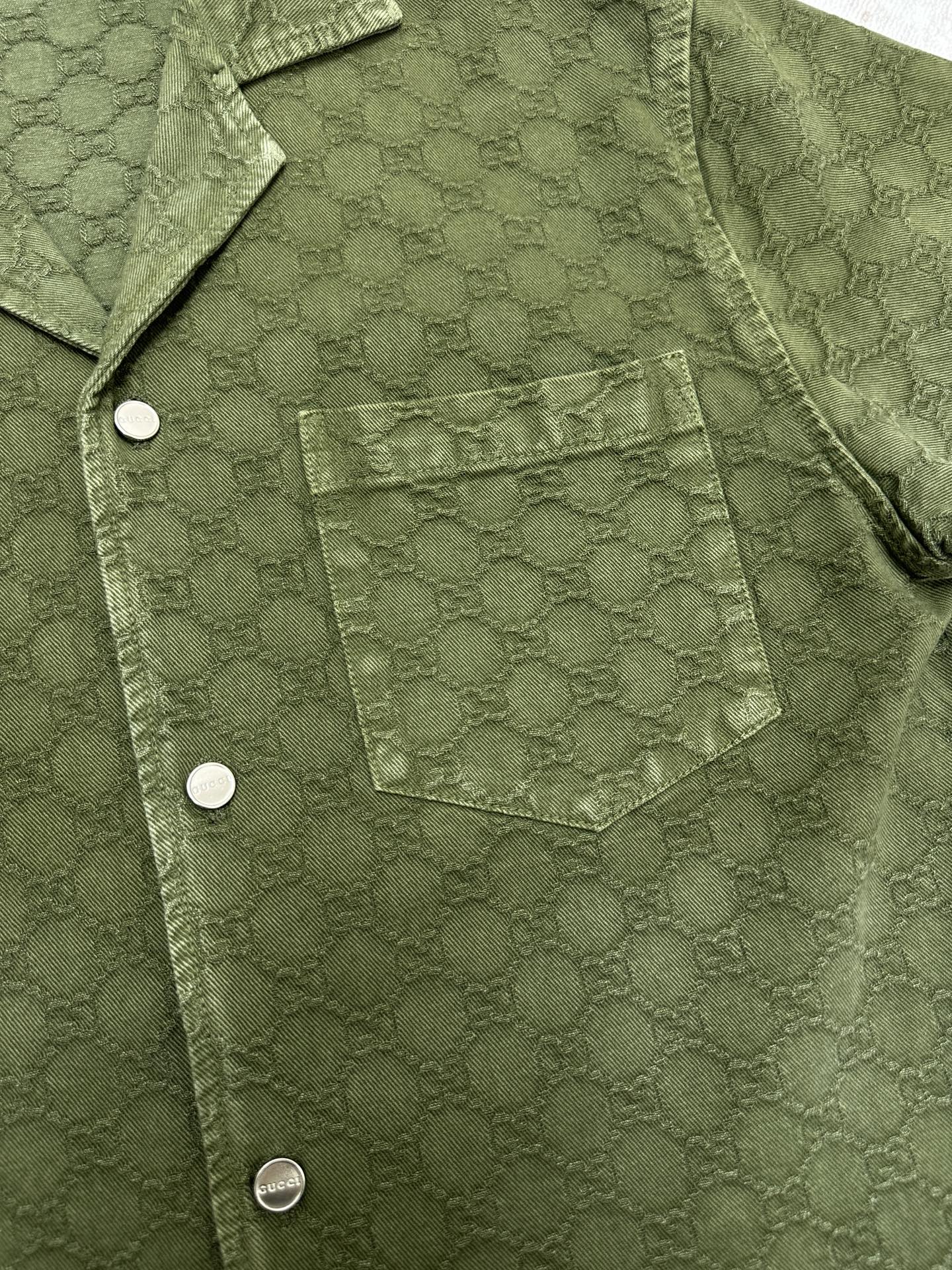 Gucci green short-sleeve shirt detail: chest pocket, buttons, allover monogram pattern