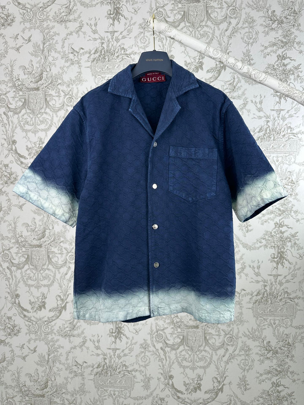 Gucci short-sleeve button shirt with chest pocket, dark blue and light hem trim
